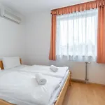 Egyuett A Csalad By Bltn Apartament