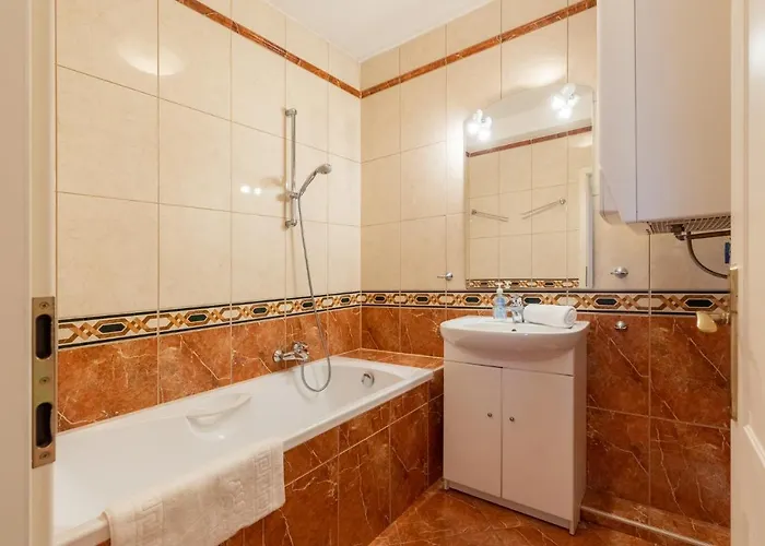 Egyuett A Csalad By Bltn Apartament